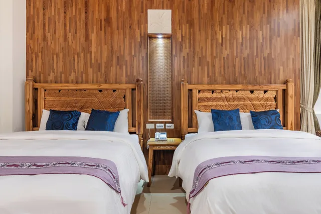 غرفة رباعية بسريرين مزدوجين بحوض استحمام، Shen's Village Hotel Bali 2/4