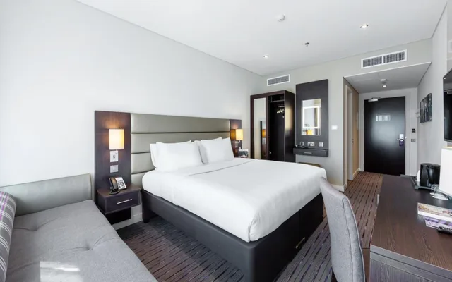 غرفة بسرير كينج للمدخنين، Premier Inn Doha Airport 7/10