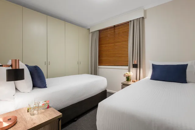 Two Bedroom City View Apartment، Oaks Sydney Goldsbrough Suites 3/8