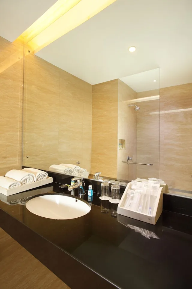 جناح جونيور بسرير كينج بغرفة نوم واحدة، FOUR POINTS BY SHERATON MEDAN 7/7