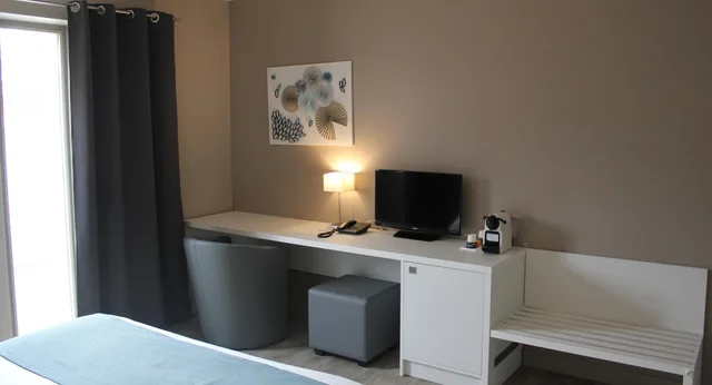 غرفة بسرير مزدوج لذوي الإعاقة، Hotel Le Quincangrogne 4/6