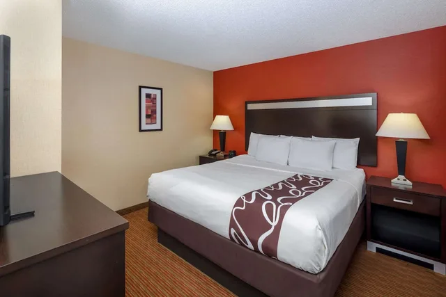 جناح بسرير كينج بغرفة نوم واحدة، La Quinta Inn Suites Warner Robins 1/7