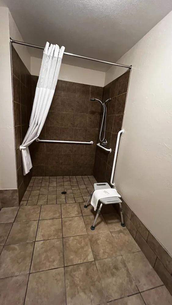 غرفة بسرير كوين لذوي الإعاقة، Quality Inn Zion Park Area 7/7