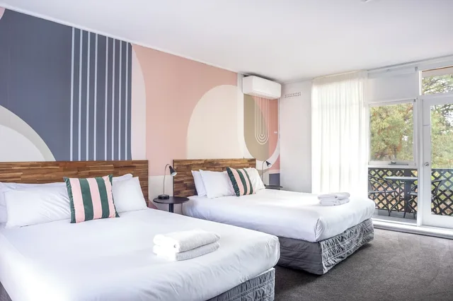 Room, 2 Queen Beds, The Lyndoch Motel 4/7