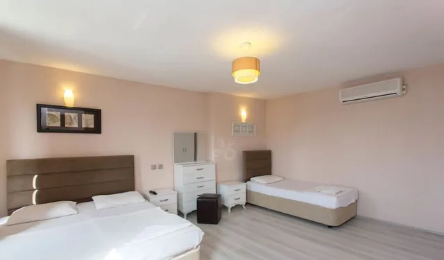 Room, Triple, 1 Double and 1 Single Bed, Delta Hotel 3/6