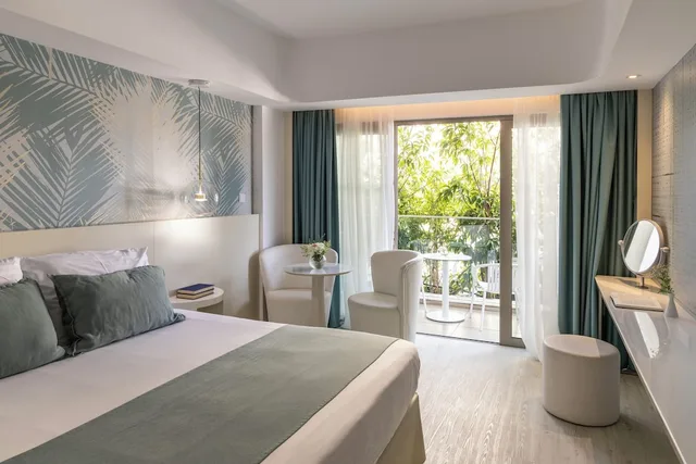 غرفة سوبيريور بسرير كوين بحوض جاكوزي، Ivi Mare - Designed for Adults by Louis Hotels 3/8
