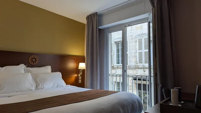 Select, Double Bed, Street View، Hotel Le Yachtman 1/10