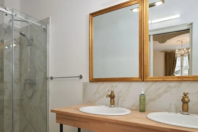 Room, Quintuple, 1 Double and 3 Single Beds، Hotel France Et De Guise 3/3