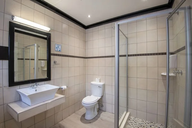 Luxury, Queen Bed, Pool View, Arebbusch Travel Lodge 6/8
