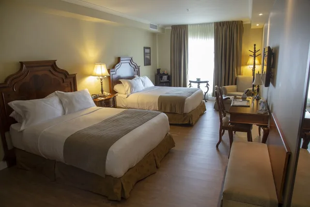 غرفة قياسية بسريرين كينج، Hotel Brossard 1/4