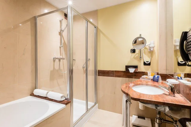 Premium, Double Bed, Crowne Plaza Milano Malpensa Airport 4/5