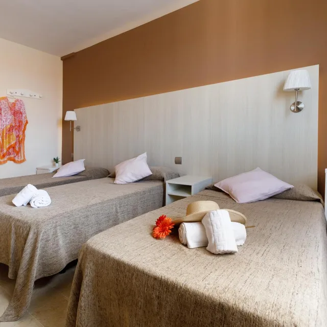 غرفة ثلاثية، L'alguer Hotel 5/8