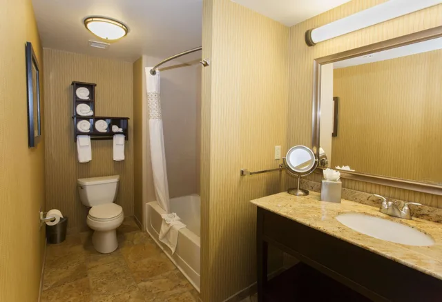 استوديو بسرير كينج، Hampton Inn Marquette/Waterfront 2/2