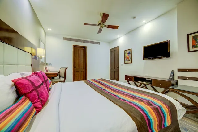 Presidential, Suite, 1 Single and 2 Double Beds، Rock Manali 3/4