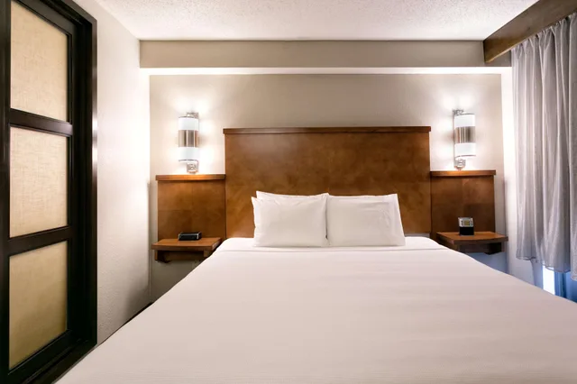 غرفة بسرير كينج مع أريكة في طابق مرتفع، Hyatt Place Nashville/Franklin/Cool Springs 5/10