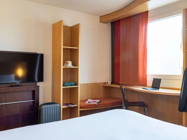 غرفة بسرير مزدوج لذوي الإعاقة، Ibis Basel Bahnhof 2/4
