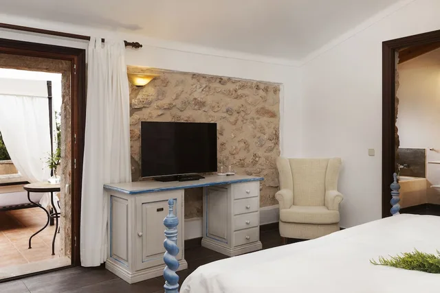 غرفة كلاسيكية بسرير مزدوج بشرفة، FINCA HOTEL ALBELLONS PARC NATURAL 4/5