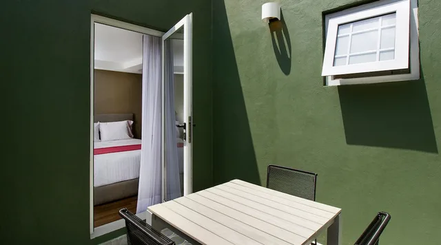جناح بسرير كوين بشرفة، Hotel MX mas reforma CDMX, Trademark Collection by Wyndham 8/10