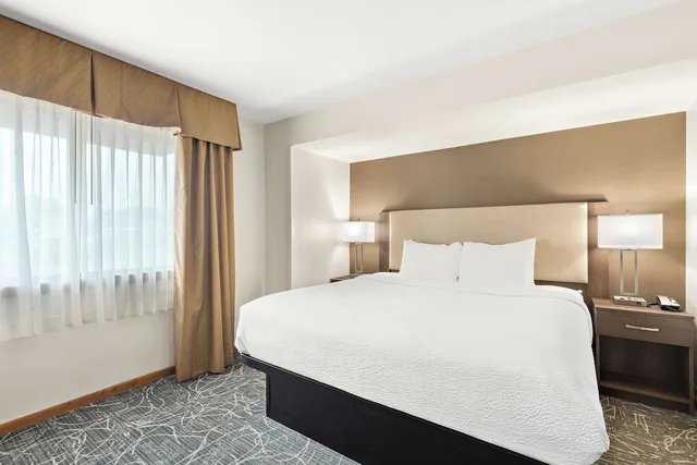 جناح بسرير كينج، Best Western West Towne Suites 1/5
