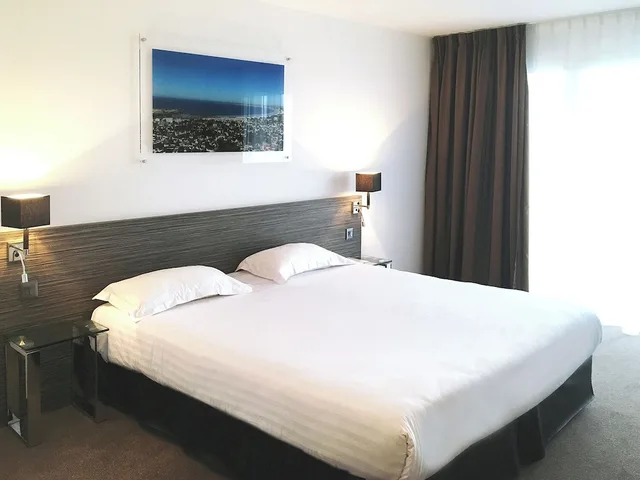 غرفة سوبيريور بسرير كوين مع أريكة، Golden Tulip La Baule 1/3