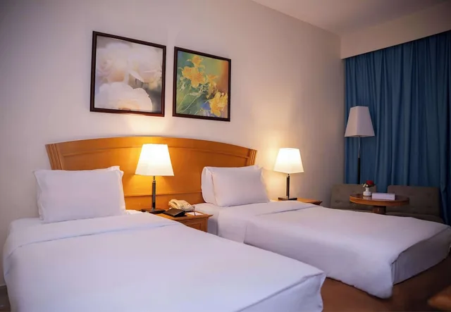 جناح بسرير كينج وسرير كوين بغرفتي نوم بمطبخ، Golden Tulip Sharjah- Hotel Apartments 1/10