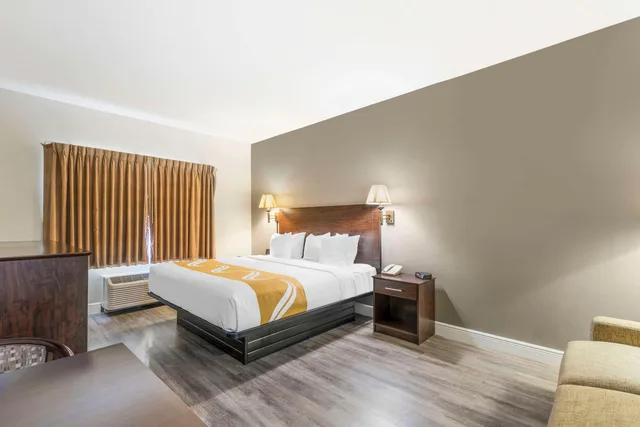 غرفة بسرير كينج، Quality Inn Conference Center At Citrus Hills 2/5