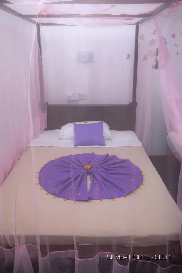 Comfort, 1 Double and 1 Single Bed, Silver Dome 6/10