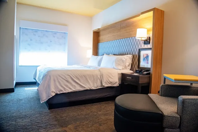 جناح بسرير كينج بغرفة نوم واحدة، Holiday Inn Suites Savannah Airport Pooler 3/5