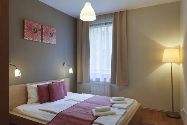 شقة بسريرين مزدوجين بغرفتي نوم مع أريكة، Central Passage Apartments 3/9