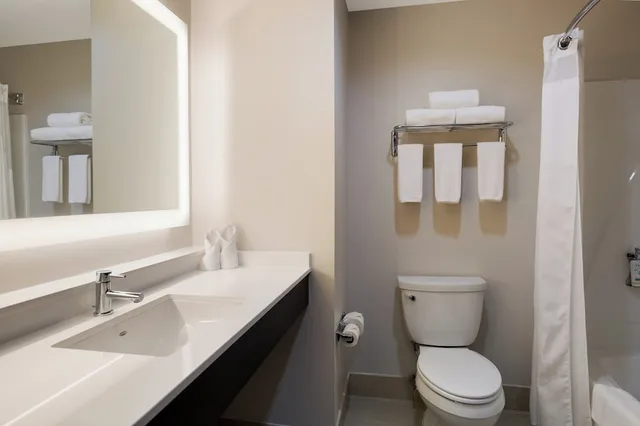 غرفة قياسية بسريرين كوين، Holiday Inn Express Hotel & Suites Newton Sparta 7/9