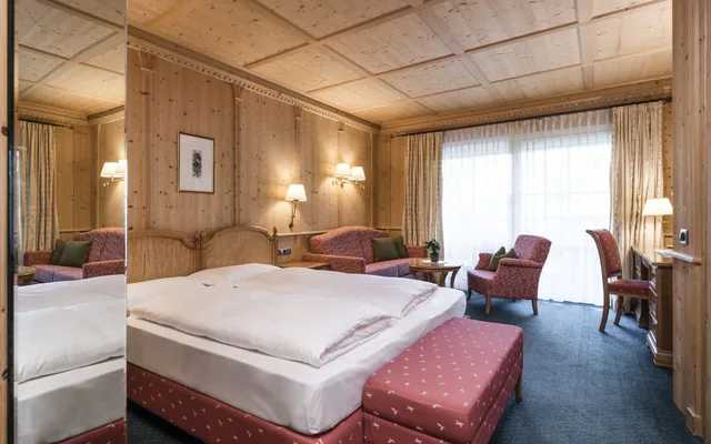 جناح جونيور، Grunerbaum Hotels 1/3