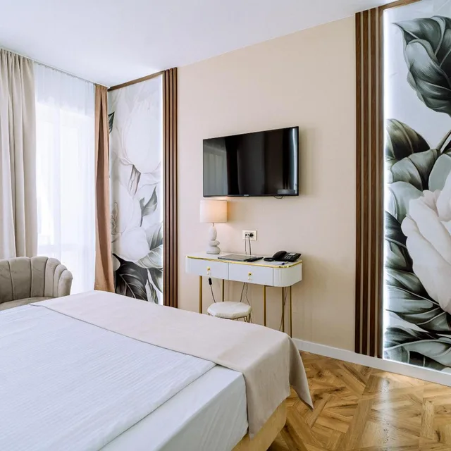 Deluxe, King Bed, River View, Continental Forum Oradea 2/10