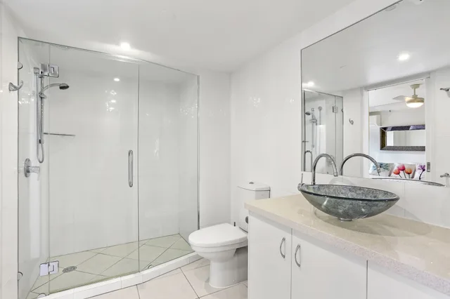 غرفة تنفيذية بسرير كوين بغرفة نوم واحدة، De Ville Apartments 2/2