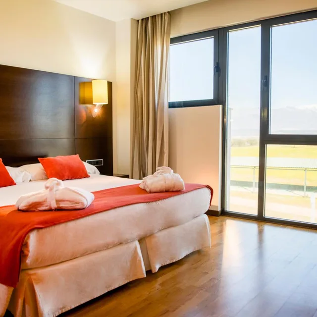 Junior Suite, Hospedium Valles de Gredos Golf 2/7