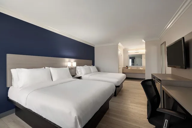 Standard, 2 Queen Beds, Quality Inn Lake Elsinore 5/10