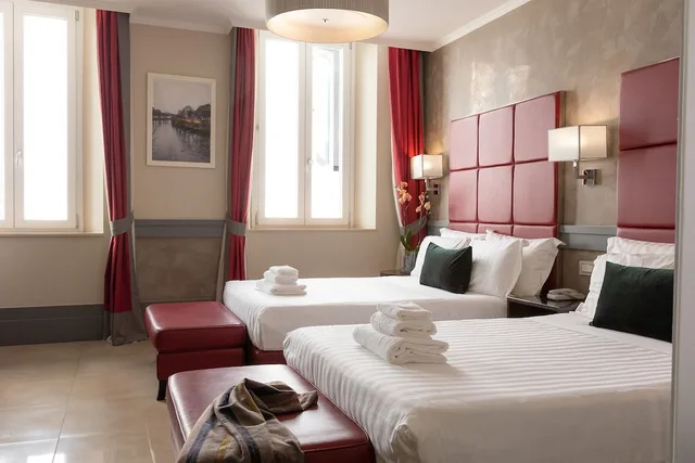 غرفة رباعية بسريرين منفصلين بحوض استحمام، Hotel Castellino Roma 3/8