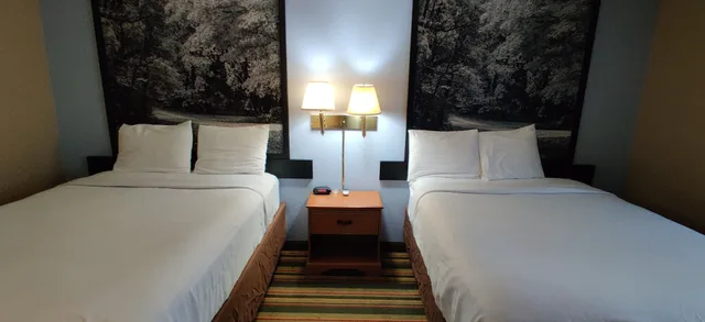 غرفة قياسية بسريرين كوين للمدخنين، Super 8 By Wyndham Champaign 3/10