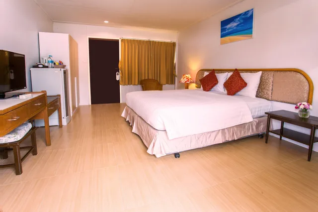 غرفة سوبيريور بسرير كينج بإطلالة على المسبح، Nautical Inn 7/10