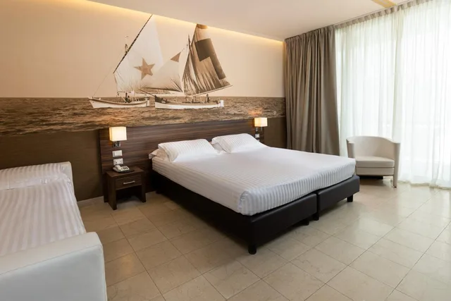 Superior, Double Bed, Lateral Side Sea View, Terrace، MERCURE RIMINI LUNGOMARE 7/10