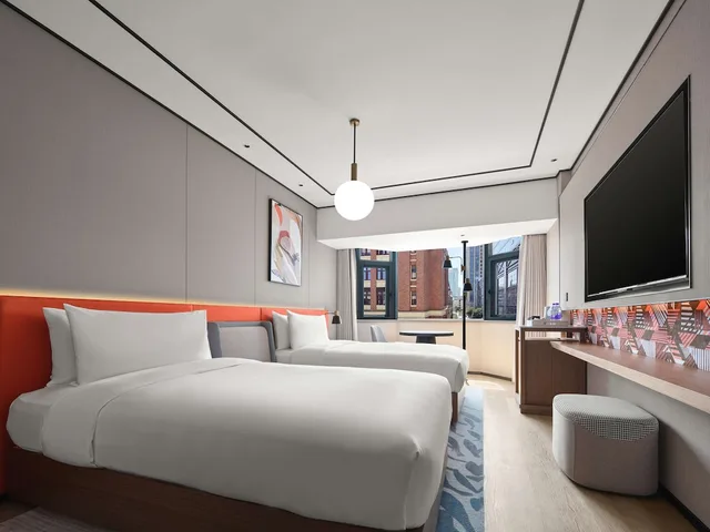 غرفة بسريرين منفصلين، Hangzhou West Lake Hubin Yintai Atour Hotel 1/4