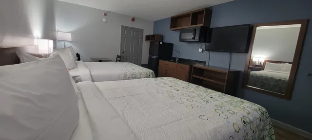 استوديو بسريرين كوين لذوي الإعاقة، HomeTowne Studios Egg Harbor-Atlantic City Airport 1/4