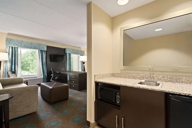 جناح استوديو بسرير كينج مع أريكة، Hampton Inn & Suites Bluffton-Sun City 7/9