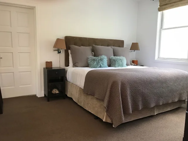 شقة سكنية بسرير كينج وسرير كوين بغرفتي نوم مع أريكة، Camel Apos S Garden Hotel 1/1