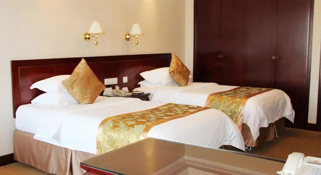 غرفة سوبيريور بسرير مزدوج أو سريرين منفصلين بإطلالة على النهر، Oriental Riverside Hotel Shanghai International Convention Center 1/4