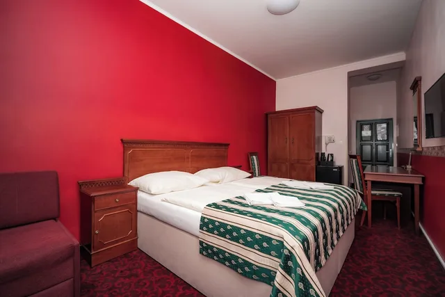 غرفة بسرير مزدوج مع سرير إضافي، Hotel Czechia 2/6