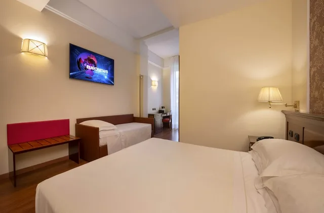 غرفة ثلاثية بسرير كوين وسرير فردي، Lancaster Hotel 7/10