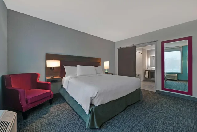 جناح بسرير كينج مع أريكة لذوي الإعاقة، Home2 Suites by Hilton Memphis Wolfchase Galleria 1/2