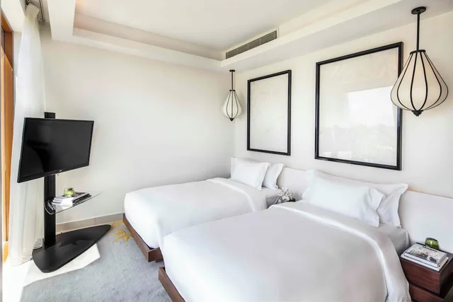 2 Bedrooms, Skypool, Loft, King and Twin Beds, Sea View، Angsana Lang Co 2/5