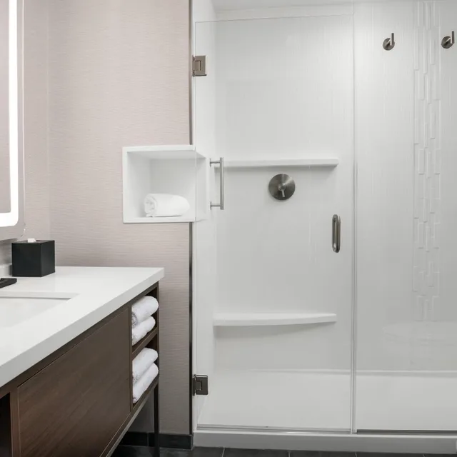 Standard, King Bed, Sofa, Bathtub, Accessible, Courtyard by Marriott Bozeman 8/8