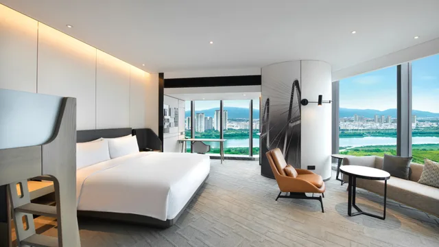 Room, King and Bunk Bed, River View, Crowne Plaza Quanzhou Riverview 1/3